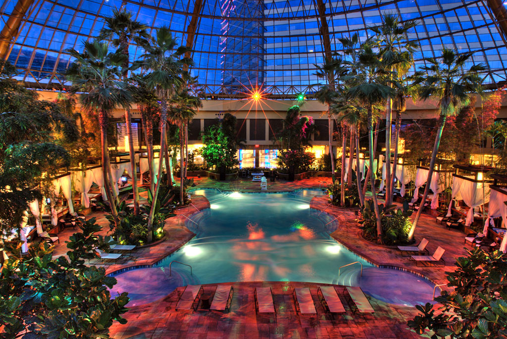 Harrahs AC pool